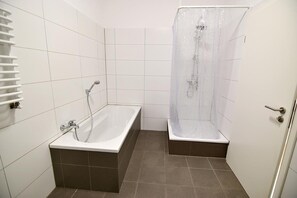 Standard Apartment, 1 Bedroom, Balcony, Garden View (12) | Bathroom