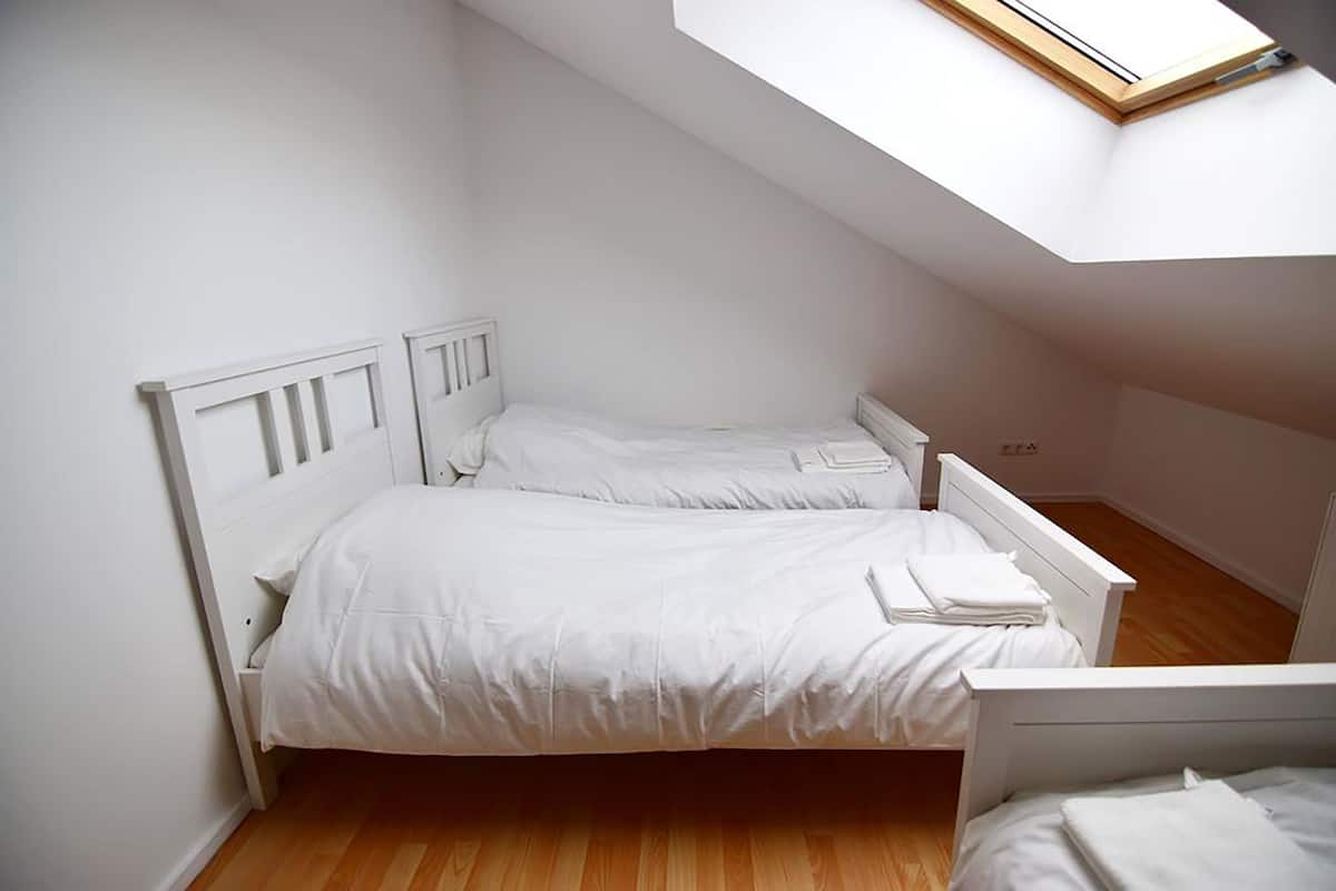 Apartamento conforto, 1 quarto, vista para o jardim (11) | 1 quarto, escrivaninha, ferros/tábuas de passar roupa, Wi-Fi de cortesia