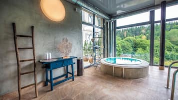 Jetted bathtub