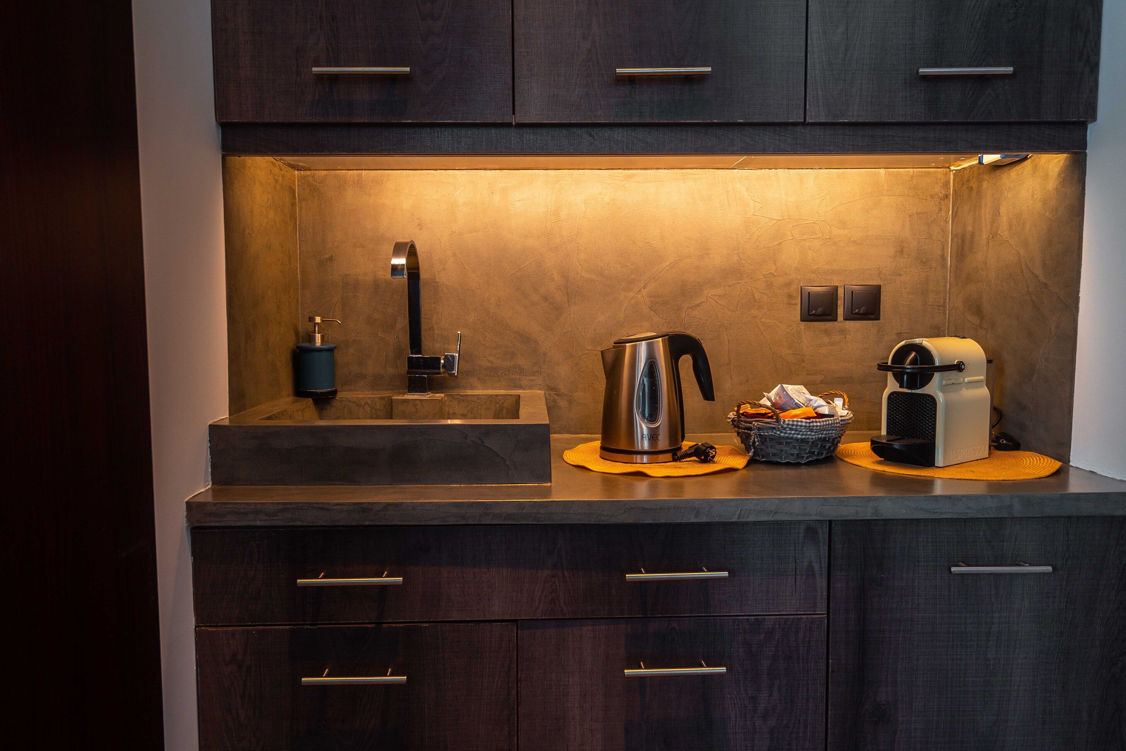 Superior Suite (Temple View) | Private kitchen | Electric kettle