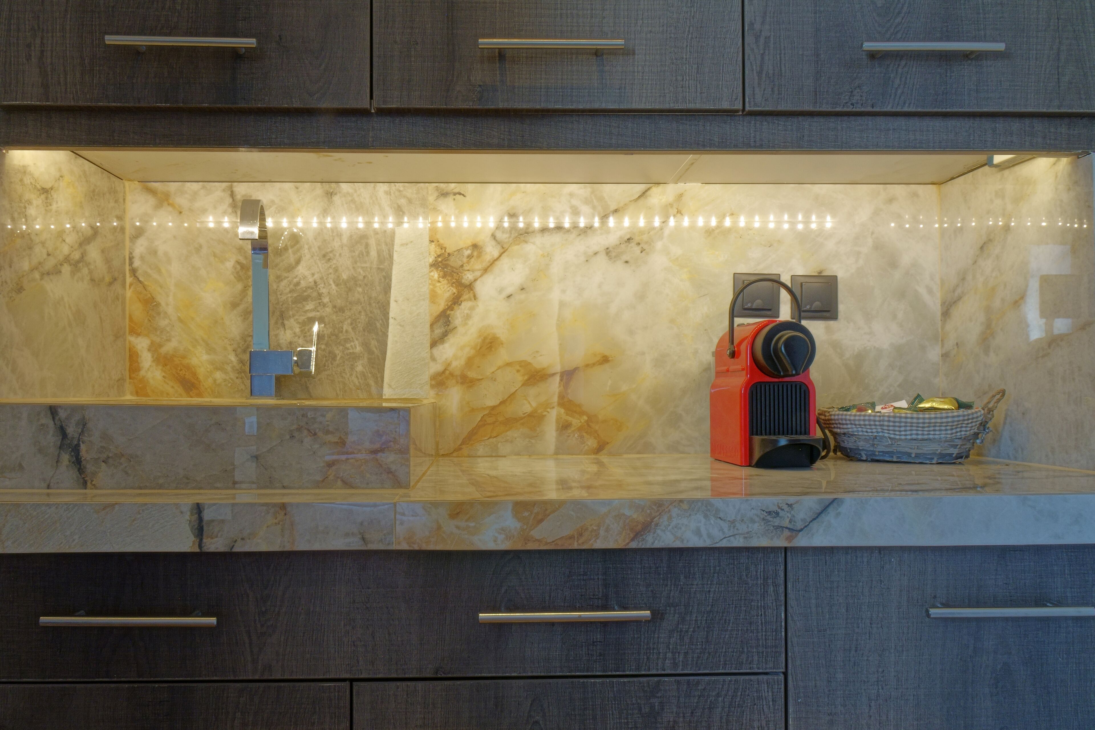 deluxe suite (temple view) | private kitchenette | electric kettle