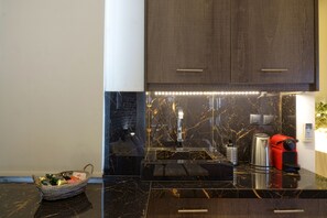 Private kitchenette - The Athens Version Luxury Suites (Athens)