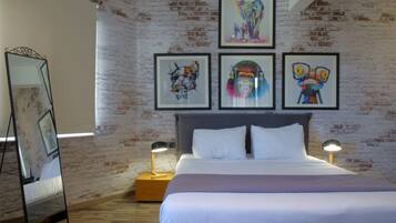 Deluxe Suite (Temple View) | Bathroom | Shower, hydromassage showerhead, free toiletries, hair dryer