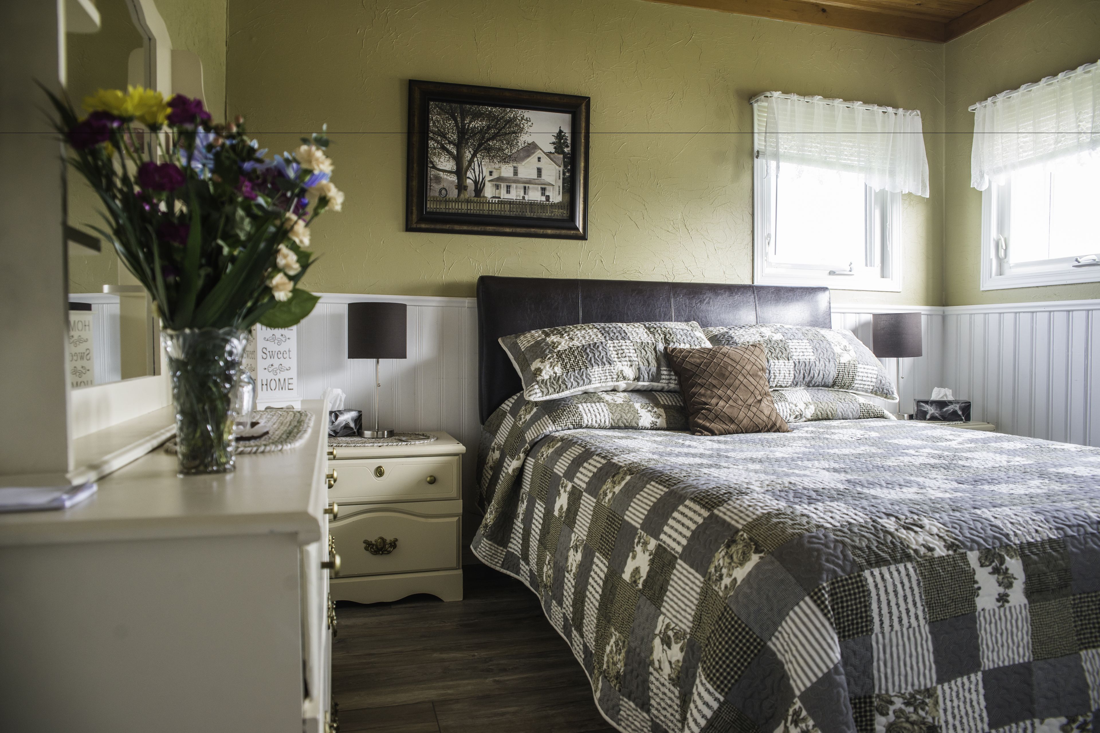 Design Room | Individually decorated, individually furnished, iron/ironing board