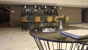 Bar (on property) - Sky Hotel (Baku)