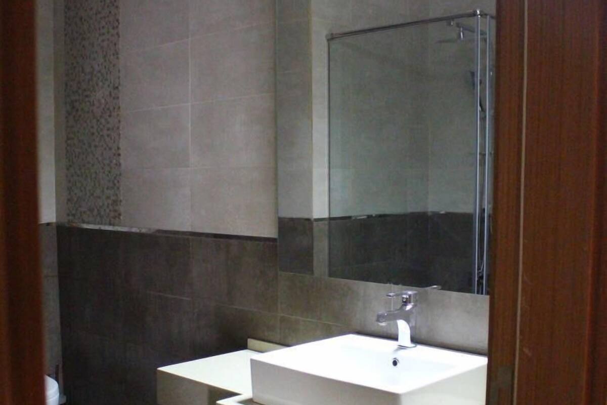Shower, free toiletries, hair dryer, slippers