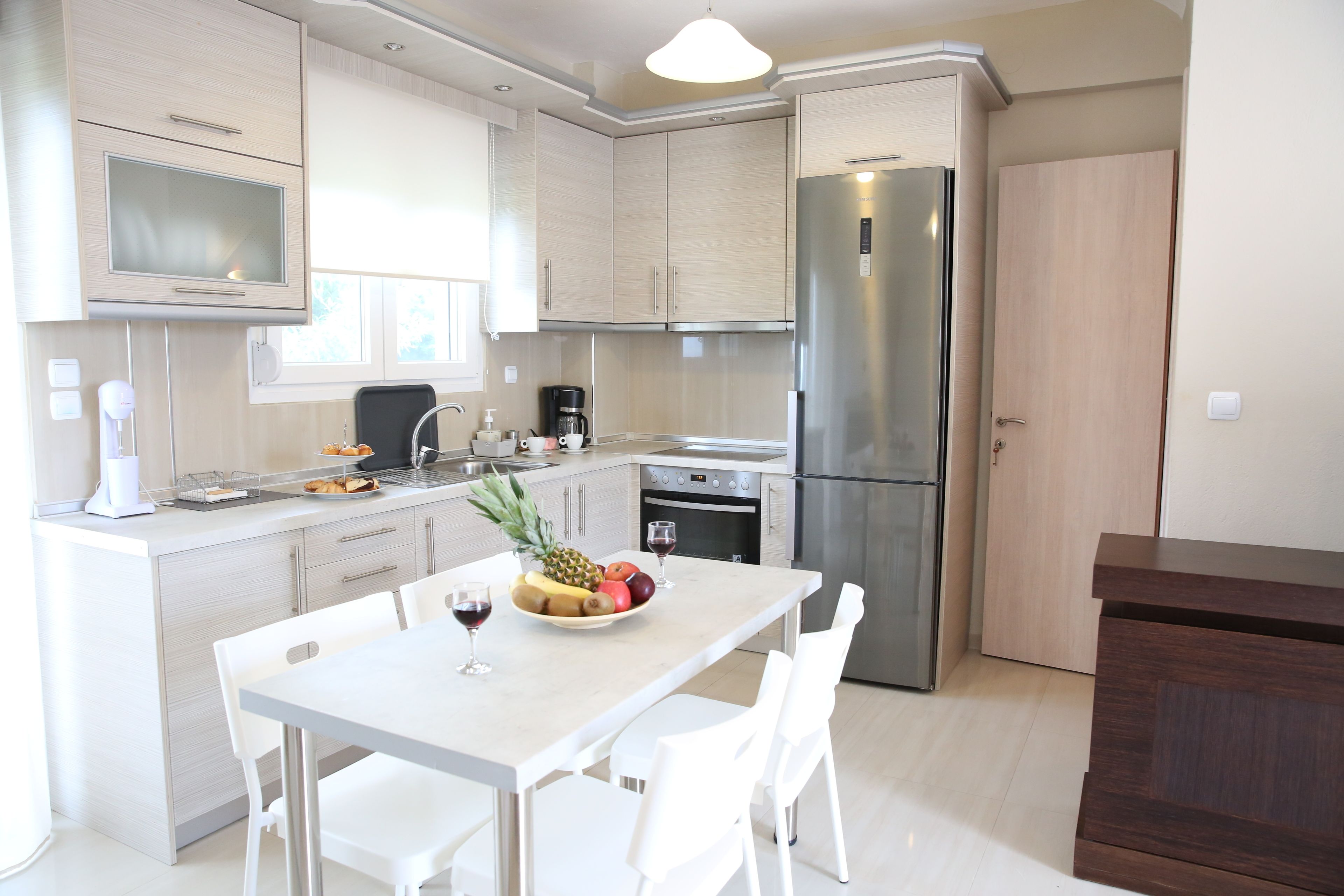 Dupleks Panorama | Dapur pribadi | Lemari es besar, oven, kompor, dan mesin pembuat kopi/teh