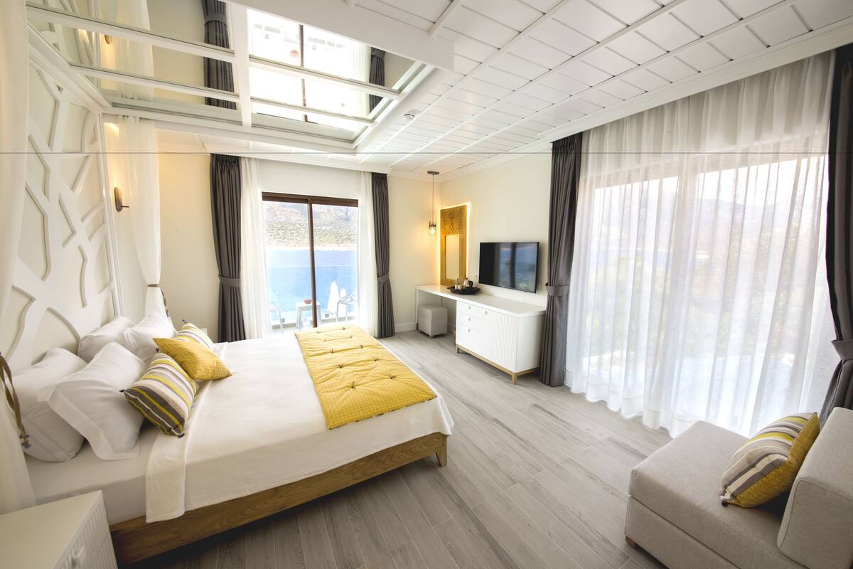 deluxe room, sea view | 1 bedroom, egyptian cotton sheets, premium bedding, minibar