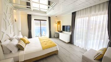 Deluxe Room, Sea View | Egyptian cotton sheets, premium bedding, minibar, in-room safe