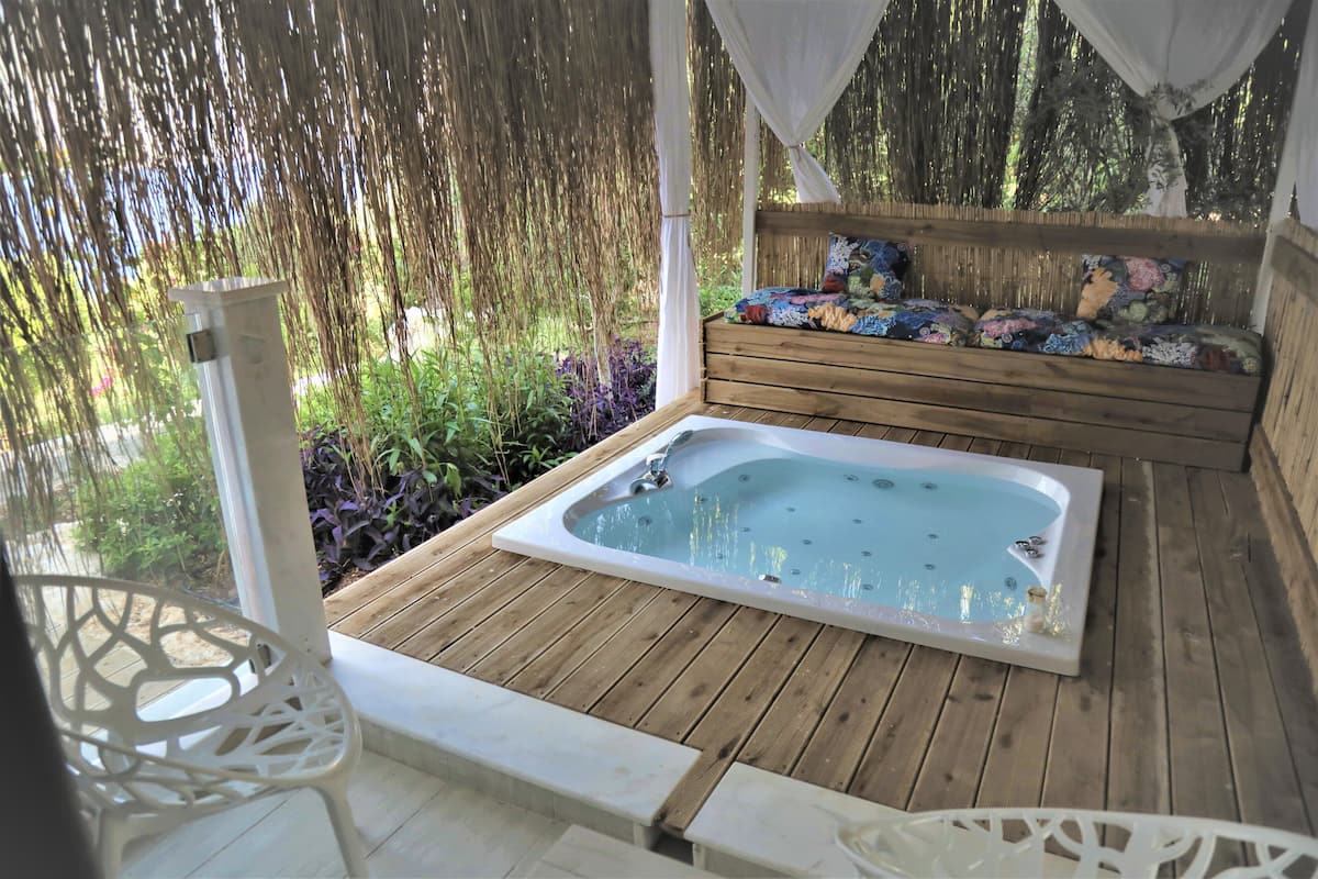 Deluxe Room, Jetted Tub, Garden View | Terrace/patio