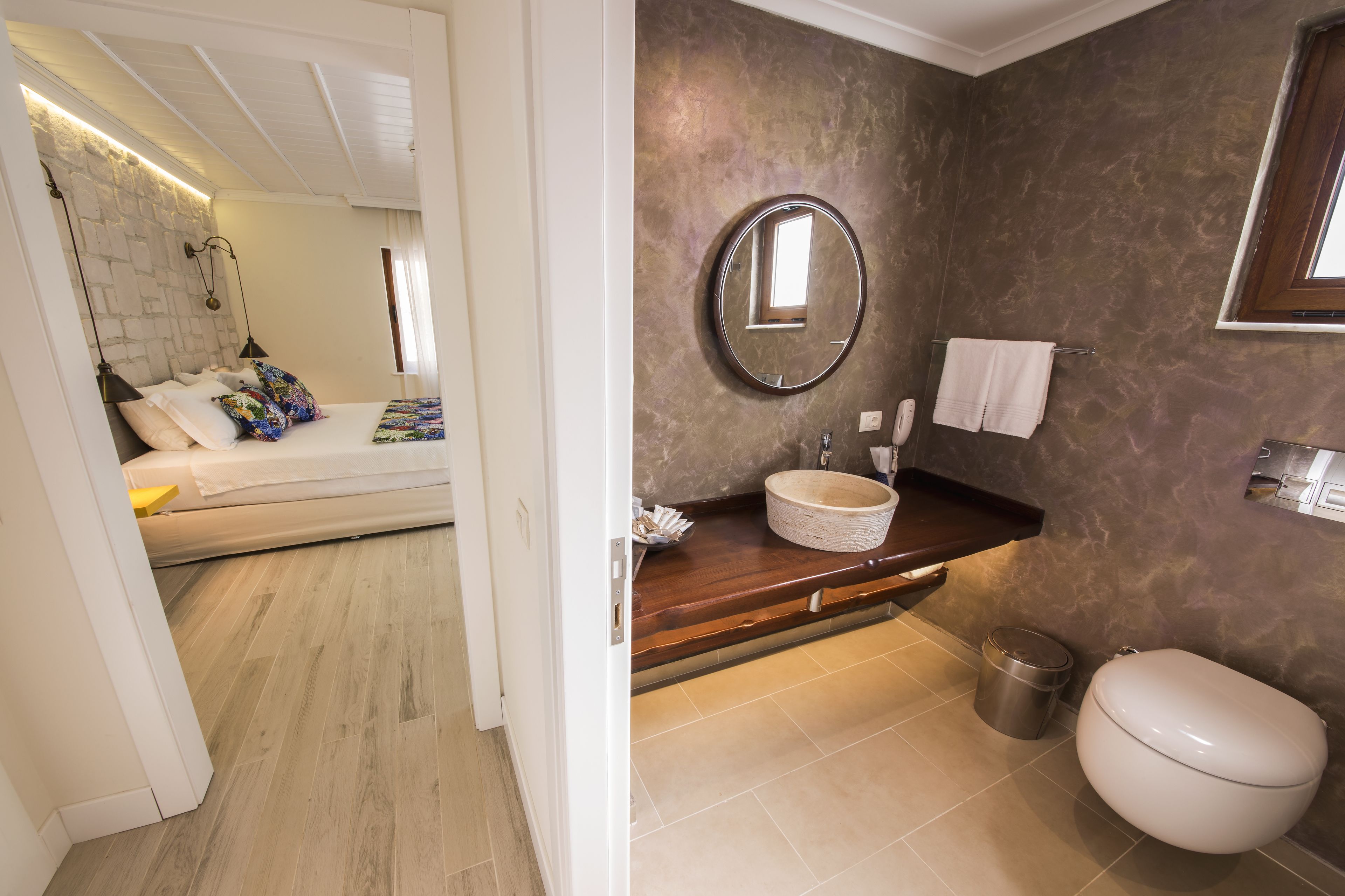 deluxe room, jetted tub | bathroom | designer toiletries, hair dryer, slippers, towels