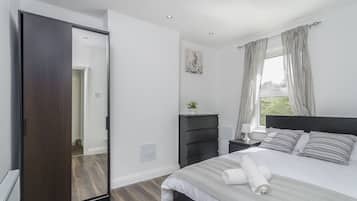 House | 1 bedroom, iron/ironing board, free WiFi, bed sheets