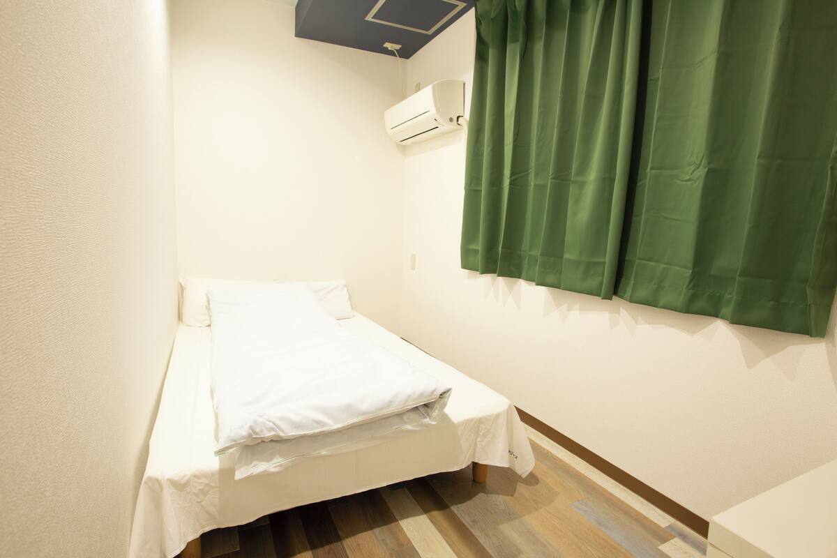 Economy Single Room | In-room safe, WiFi (free)
