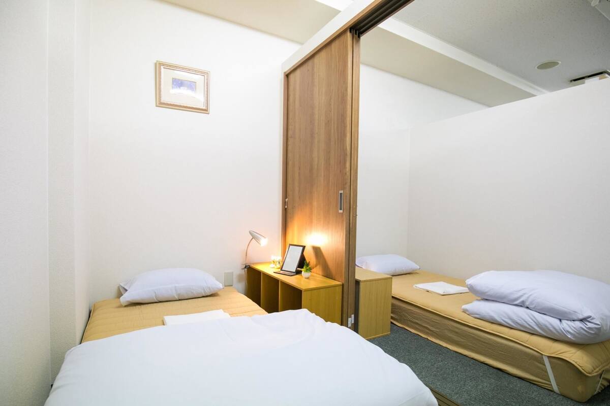 Twin Room ( G, H ) | In-room safe, WiFi (free)