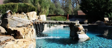 Piscine extérieure, piscine chauffée