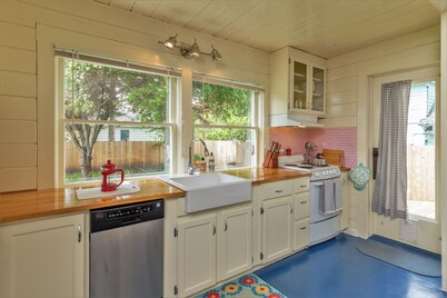 Stunning Large Apartment in the Heart of Port Townsend!
