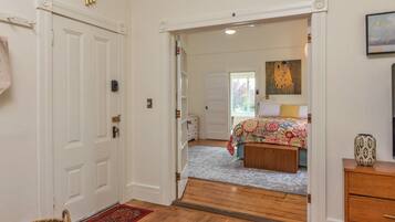 3 soverom, strykejern/-brett, wi-fi og sengetøy