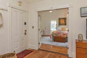 3 soverom, strykejern/-brett, wi-fi og sengetøy