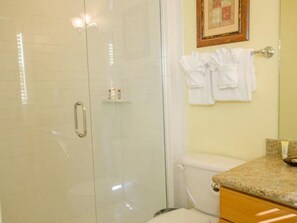 Regadera, regadera con hidromasaje, amenidades de baño gratuitas 