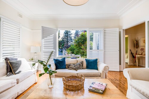 Charming Mountain Cottage- Pet Friendly 