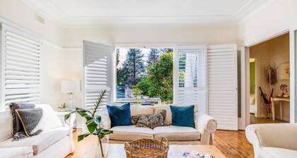 Charming Mountain Cottage- Pet Friendly