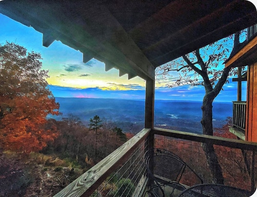 HAWK NEST
Cloudland Canyon State Park Hiking, Chattanooga  breathtaking views