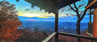 HAWK NEST
Cloudland Canyon State Park Hiking, Chattanooga  breathtaking views