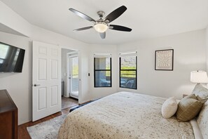 2 bedrooms, iron/ironing board, free WiFi, bed sheets