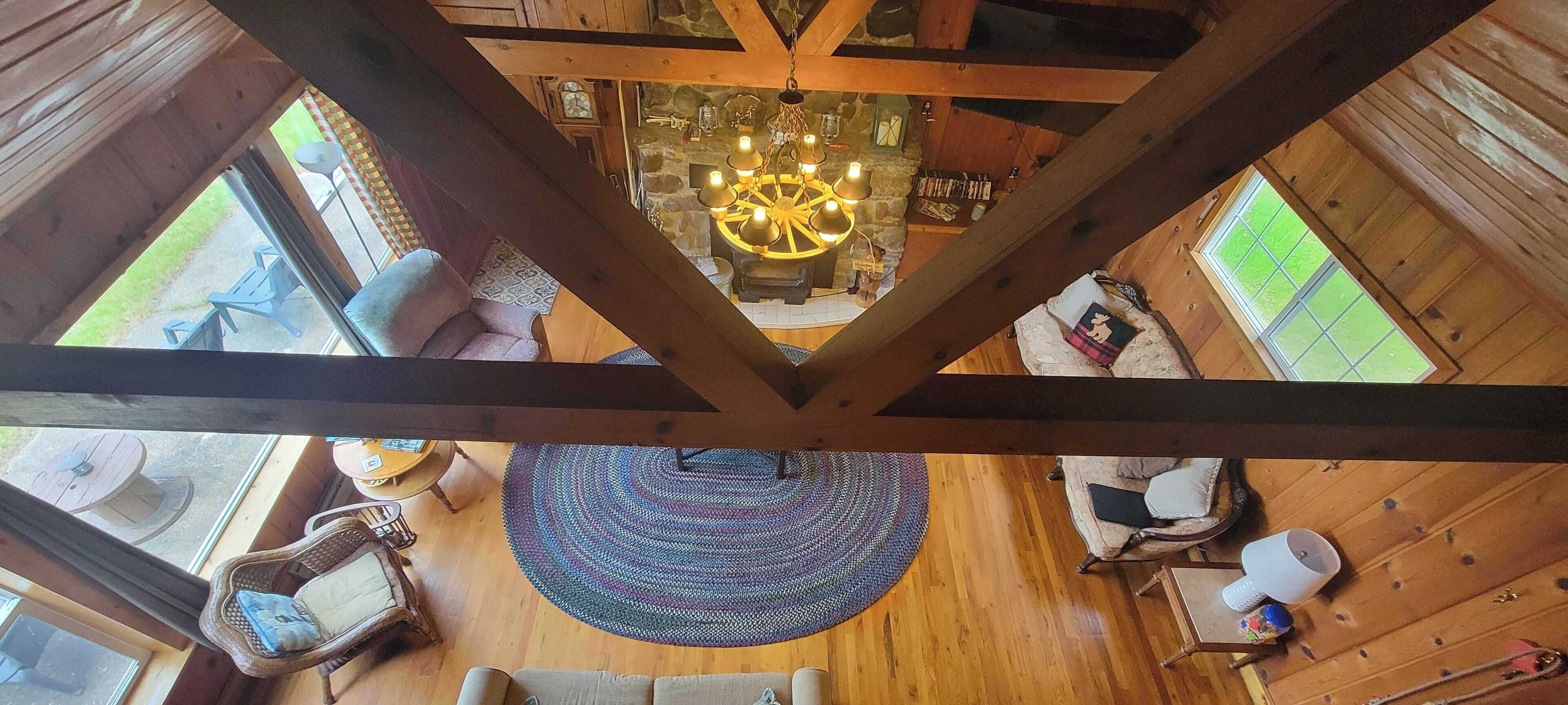 电视、壁炉、DVD 播放器