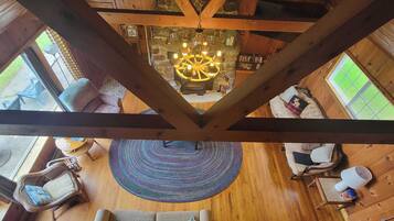 TV, caminetto, lettore DVD