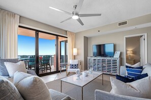 Fernseher, DVD-Player, Bücher