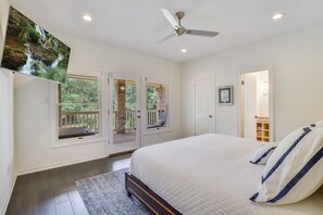 4 bedrooms, desk, iron/ironing board, travel crib