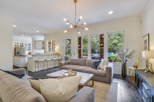 Smart TV, fireplace, video-game console, DVD player