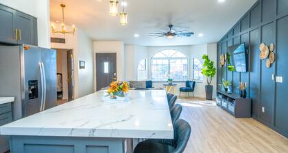 Serenity Haven: Modern Pet Friendly Poolside Retreat