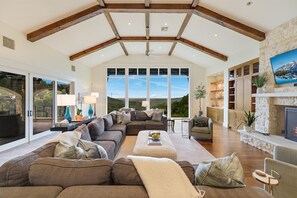 Smart TV, fireplace, video games, DVD player - Above Canyon View I Game Room | Pool I Hot Tub I Views I Family (Austin)