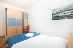 2 habitaciones, tabla de planchar con plancha, wifi y ropa de cama 