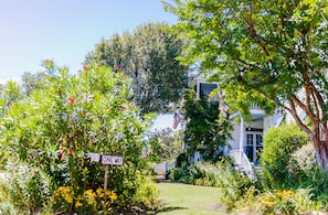 Garden - Roanoke Island Inn (Manteo)