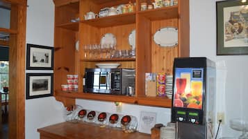 Tägliches inbegriffenes kontinentales Frühstück