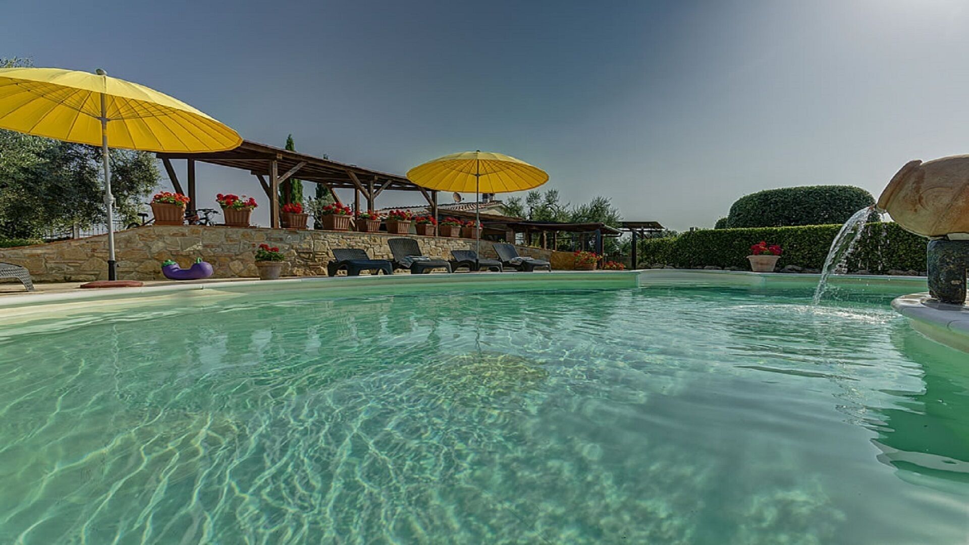 حمّام سباحة خارجي