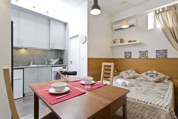 1 bedroom, iron/ironing board, travel crib, WiFi