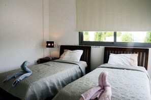 3 habitaciones, tabla de planchar con plancha, internet y ropa de cama 
