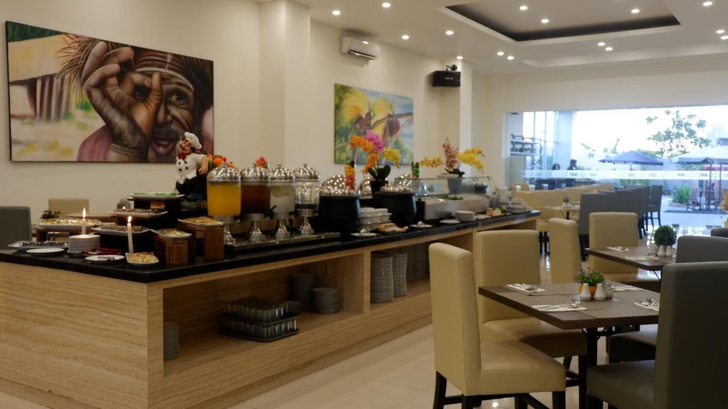 2 من المطاعم، تقديم الإفطار، خيارت الطبخ المحلي والعالمي