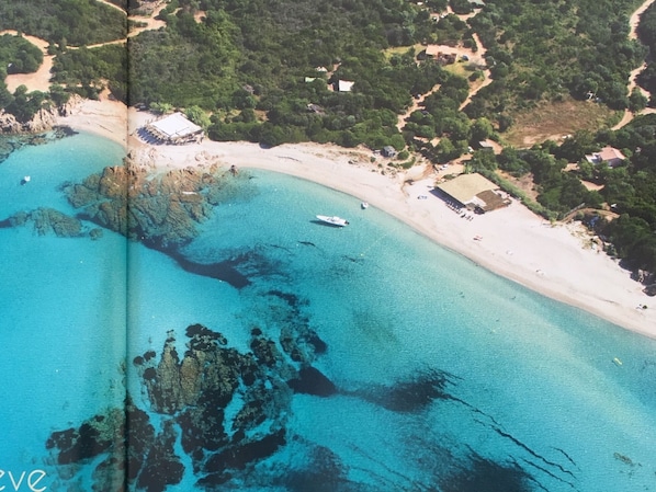 Plage à proximité, chaises longues