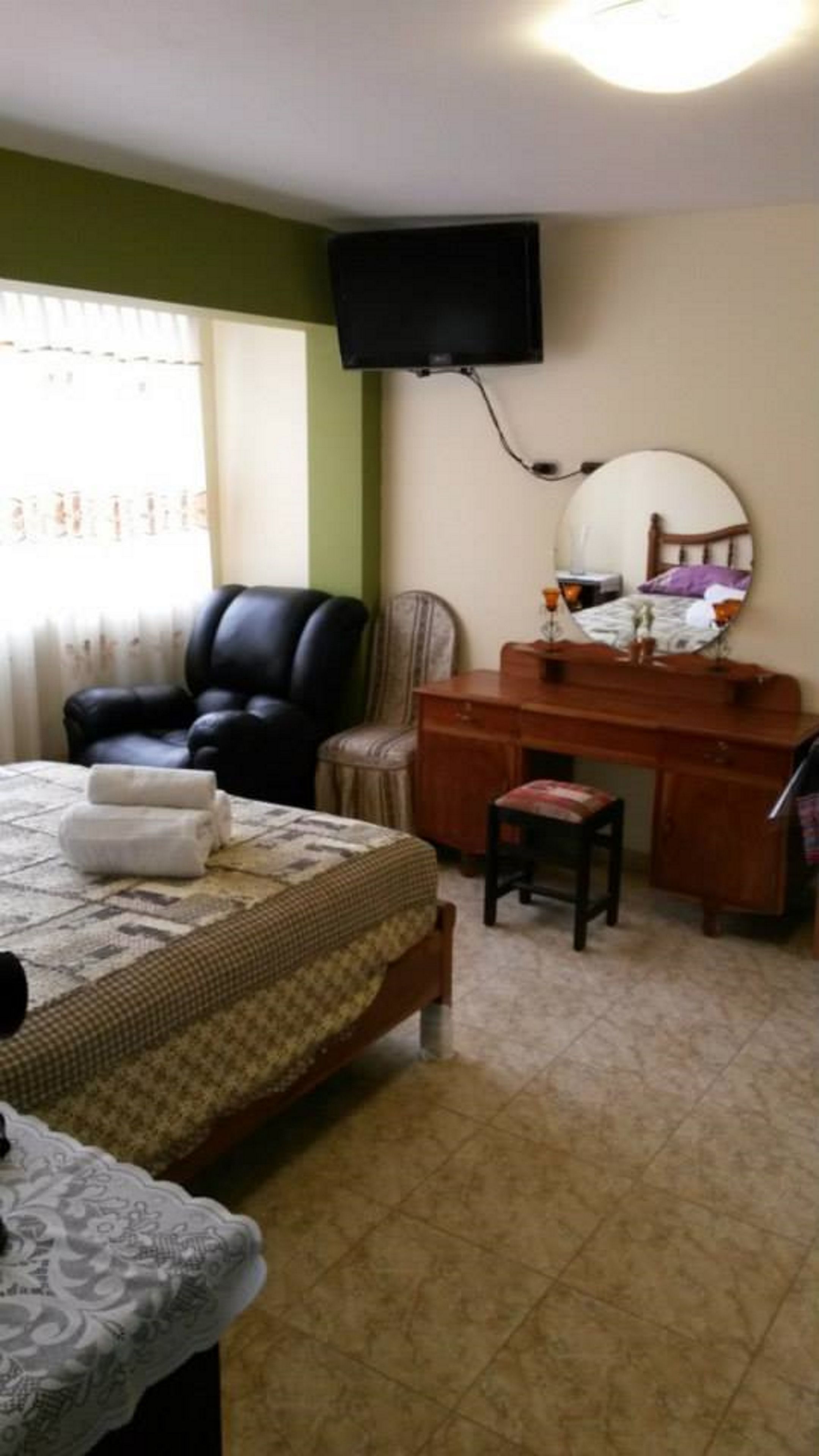 1 bedroom, premium bedding, desk, soundproofing