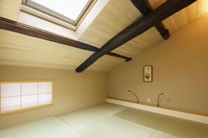 Traditionele villa (Kyo no Ondokoro #2 KAMANZA Nijo) | 2 slaapkamers, luxe beddengoed, donzen dekbedden, pillowtop-bedden
