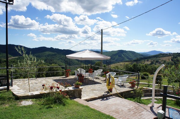 Terrace/patio - Private Castle & Holiday Villa in Gubbio Umbria, Sleeps 8+, Jacuzzi & Gardens (Gubbio)