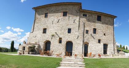 Private Castle & Holiday Villa in Gubbio Umbria, Sleeps 8+, Jacuzzi & Gardens