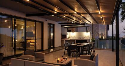 Orama Luxury Villa, 4 Bedrooms with Private Pool, Sleeps 8