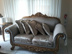 TV, video games - Newlands East Home With A Beautiful View (Newlands East)