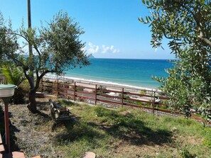 Property grounds - Cottage in front of the beach, with large garden and parking (Altavilla Milicia)
